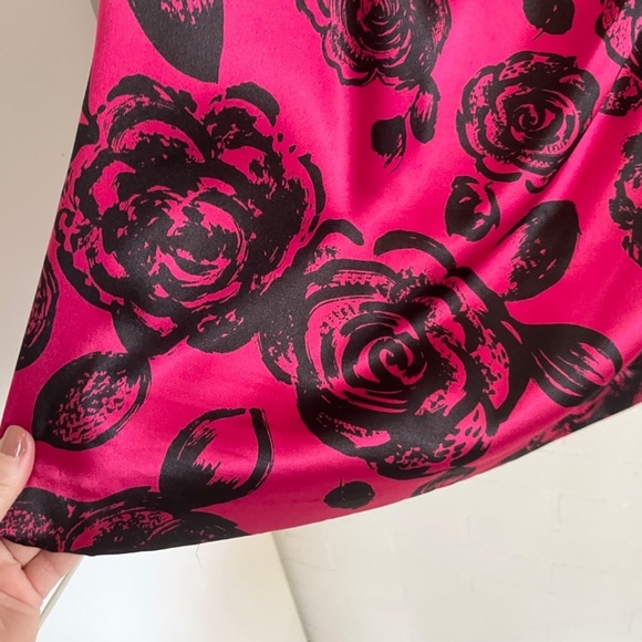 Vintage Y2K Tank top Satin Betsey Johnston Dark Romantic Roses print Red Black L - Picture 10 of 11